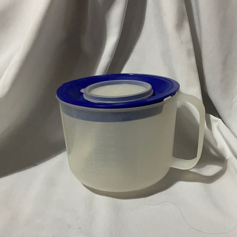 Tupperware Measuring Cup with Lid Storage Batter Bowl